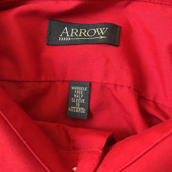 Men’s Arrow red shirt size 18. Short sleeves and curved bottom hem. - Picture 2 of 2